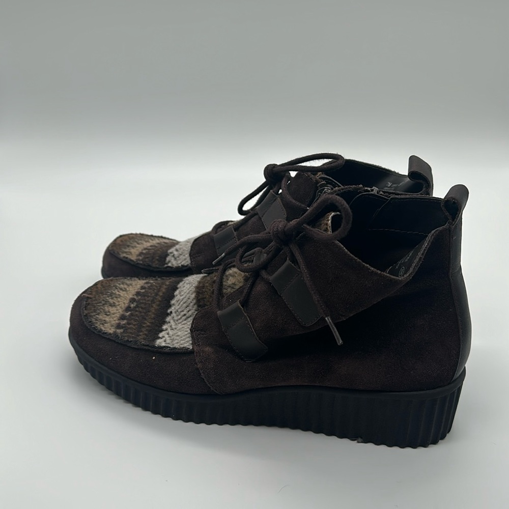 Womens size 7 Brown Aerosoles